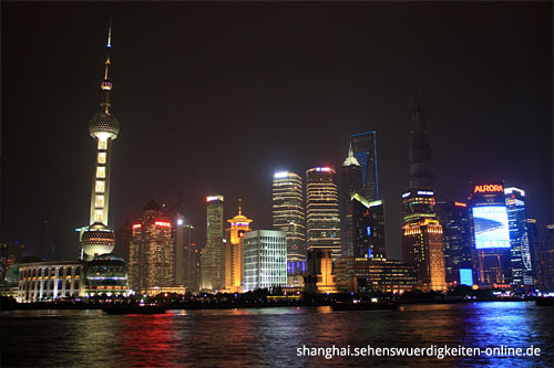 Sicht auf Pudong bei Nacht