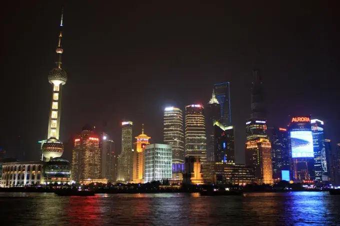 Sicht auf Pudong bei Nacht