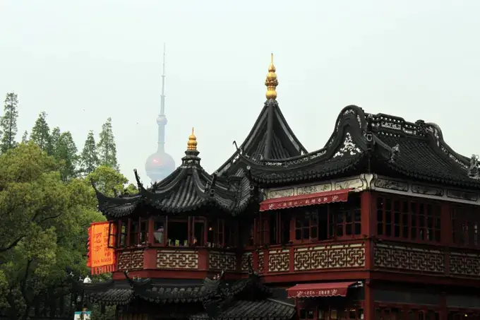 alt und neu im Yu Yuan Garten